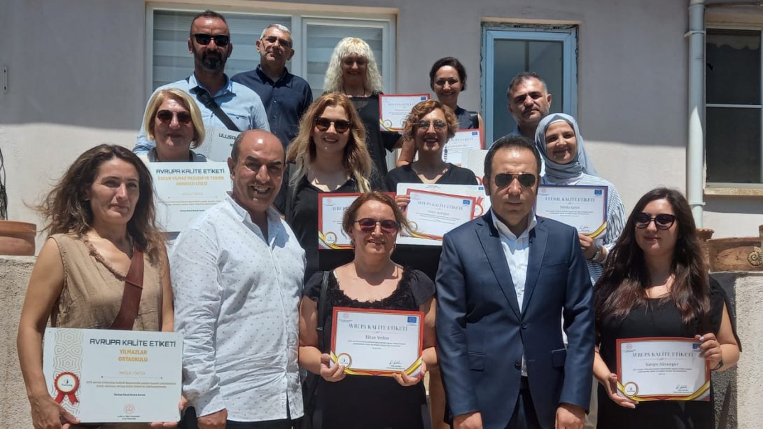 eTwinning Projesi Kapsamında Ulusal ve Avrupa Kalite Etiketi Almaya Hak Kazanan Öğretmenlerimize Ödülleri Verildi